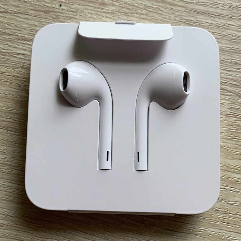 New Apple Earphones
